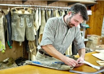 How to Restore Your Lederhosen Long Pants for Oktoberfest 2024?